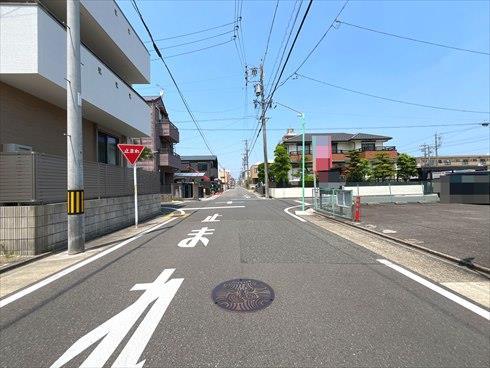 西側前面道路（2026年5月撮影）