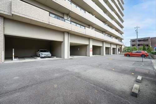 敷地内平面駐車場