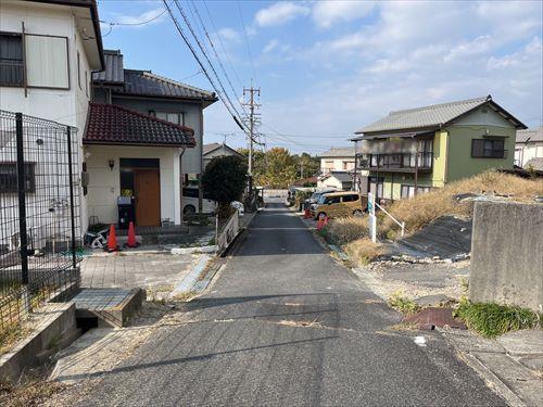 前面道路(南東側から撮影)-2