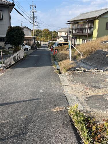 前面道路(南東側から撮影)-3