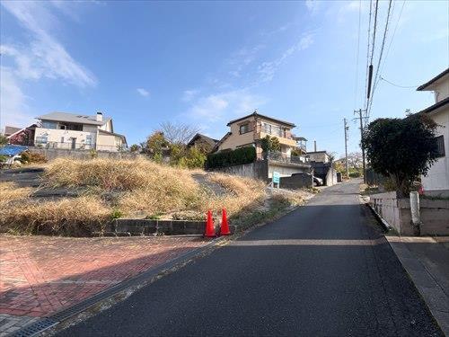 前面道路(北西側から撮影)-1