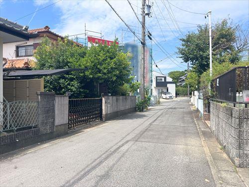 北東側前面道路(2025年8月撮影)1