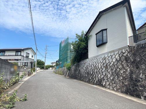 西側道路(2025年8月撮影)2