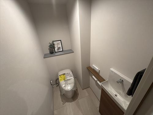 温水洗浄便座付きトイレ