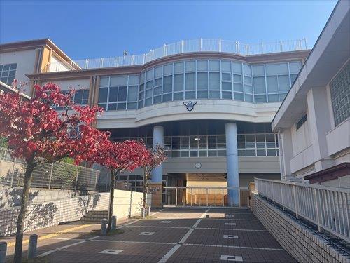 名古屋市立御劔小学校まで540m