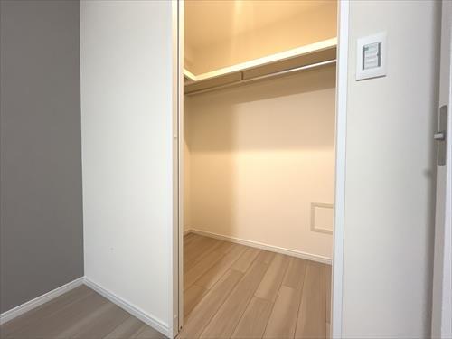 北東側洋室(ウォークインクローゼット)