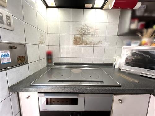 1階キッチンコンロ