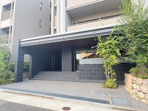 マンション出入口