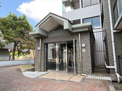 マンション出入口