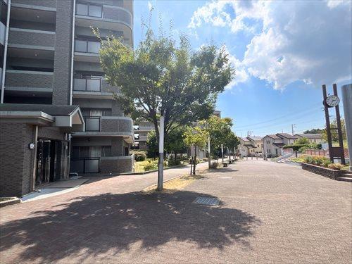 マンション出入口前敷地