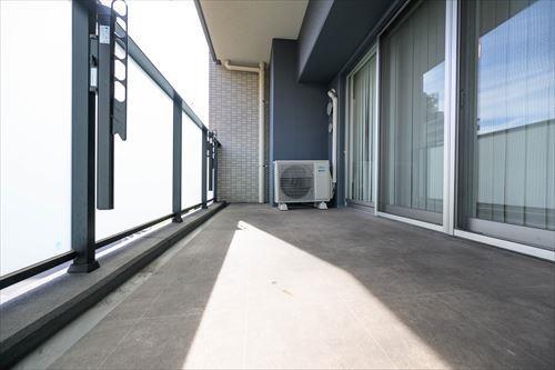 東側バルコニー