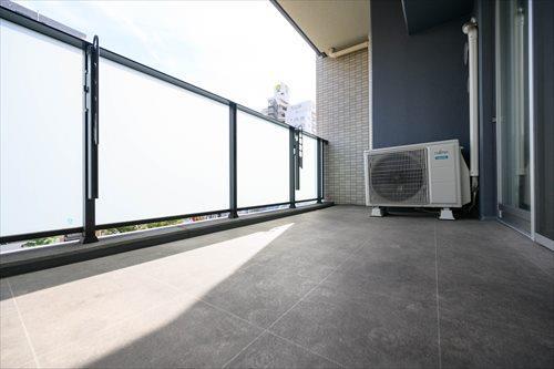 東側バルコニー