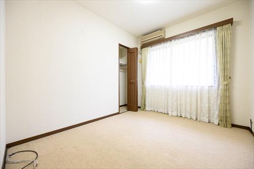 北側洋室（約5.5帖）