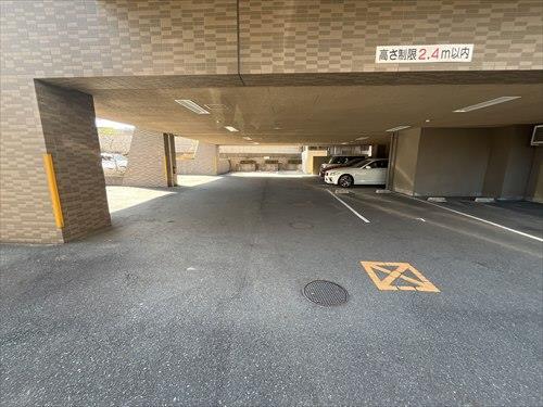 平面駐車場屋根有り