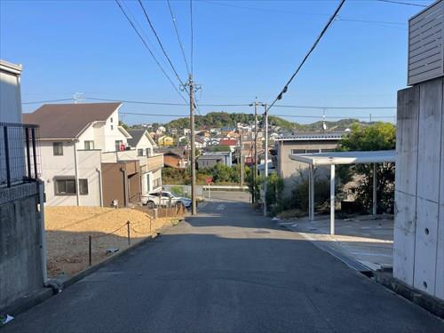 前面道路(西側から)-1