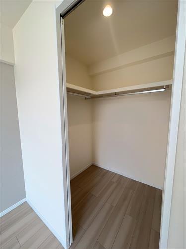 ウォークインクローゼット(北西側洋室)