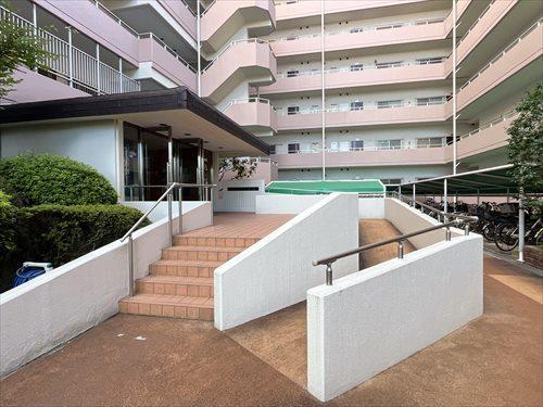 マンション出入口