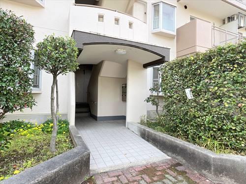 マンション出入口