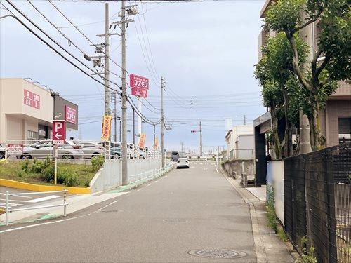 西側前面道路(2026年6月撮影)