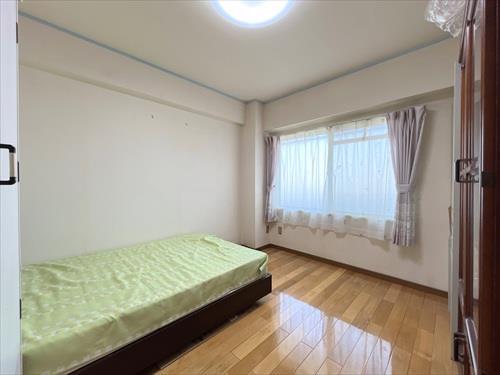 北西側洋室約7帖