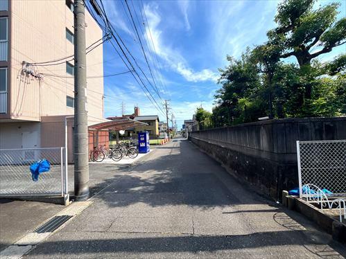 前面道路（2026年8月撮影）