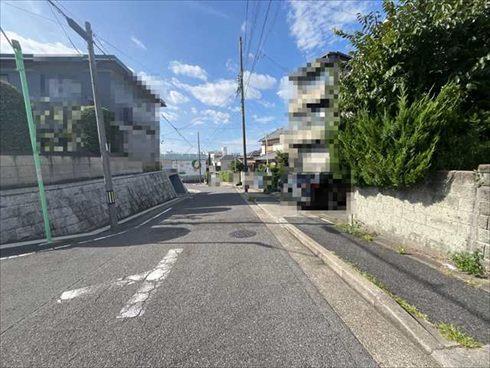 前面道路②（2026年8月撮影）