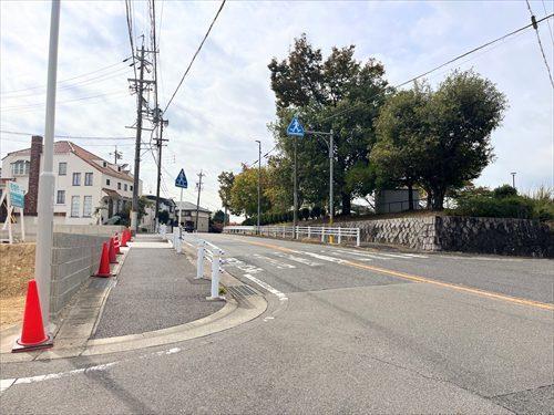 北西側前面道路(2026年10月撮影)