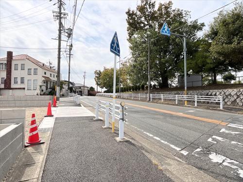 北西側前面道路(2026年10月撮影)