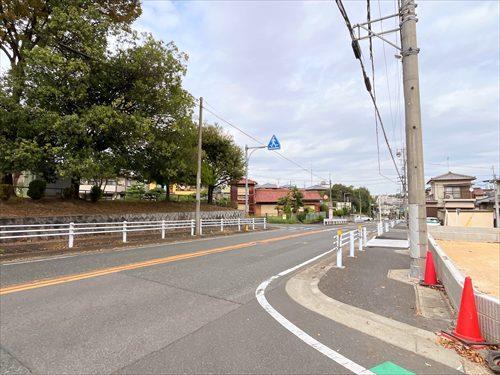 北西側前面道路(2026年10月撮影）