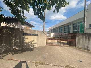 箕面市立第二中学校(1210m)