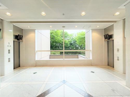 1階エレベーターホール
