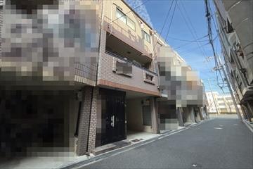 外観４と前面道路