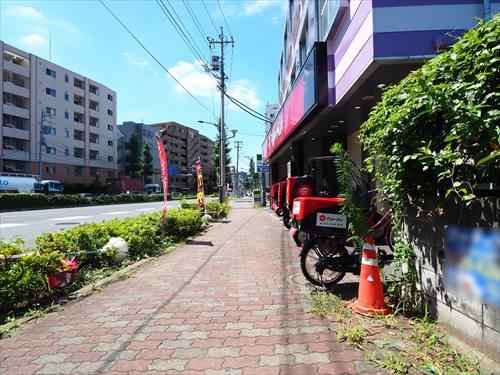 前面歩道(物件:右手)