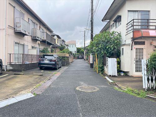 北西側道路（物件：右手）