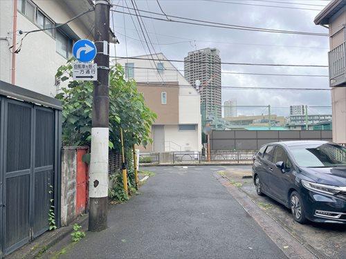 北西側道路（物件：左手）