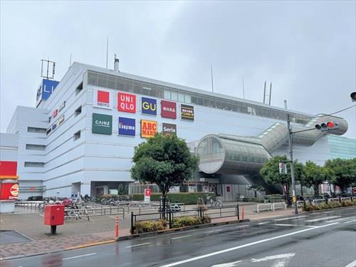 リヴィンオズ大泉店 590ｍ