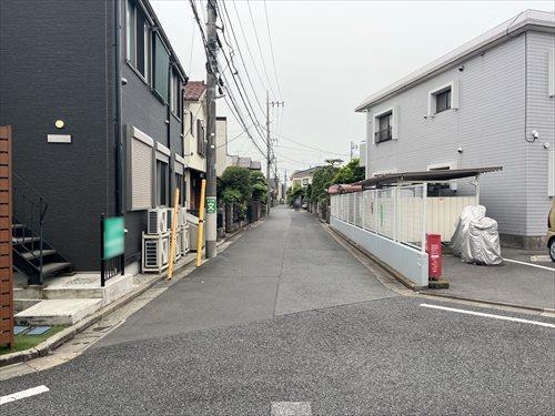 西側道路（物件：左手）