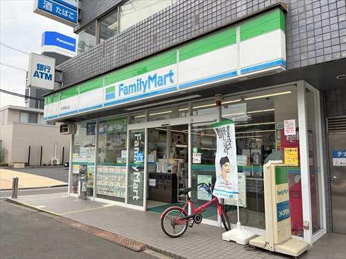 ファミリーマート所沢駅東口店 200ｍ