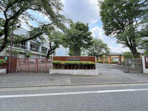 練馬区立南が丘中学校 740ｍ