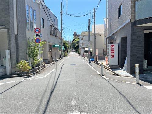 北東側道路（物件：右手）