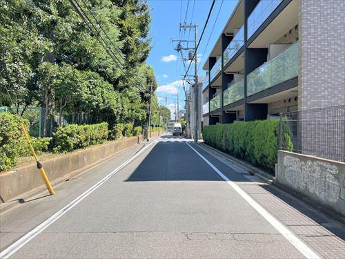 北西側道路（物件：右手）