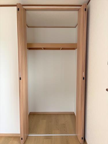 クローゼット（北側洋室６帖）
