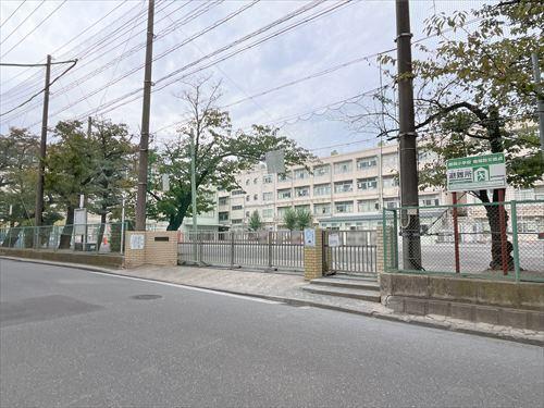 横浜市立師岡小学校 910ｍ