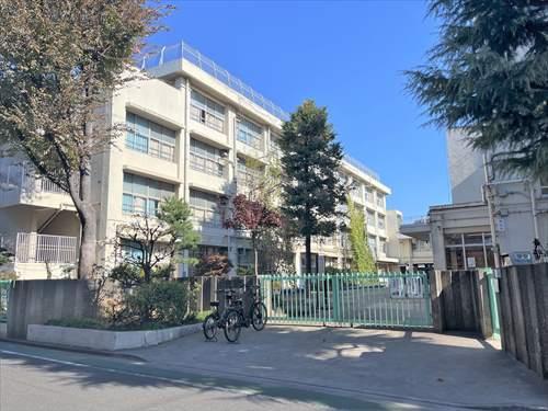 練馬区立上石神井小学校 640ｍ