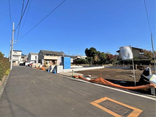 前面道路を含む現地（右手）