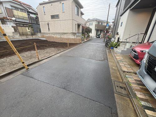 前面道路（2025年11月撮影）