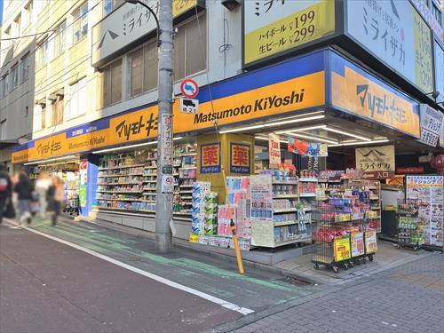 マツモトキヨシ新大久保駅前店 230ｍ
