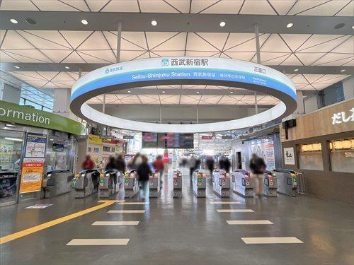 西武新宿線「西武新宿駅」1040ｍ