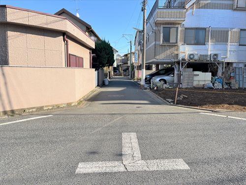 北側道路（物件：右手）