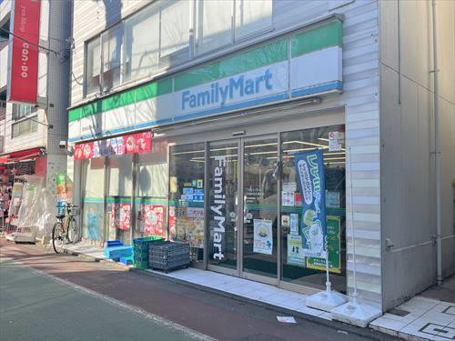 ファミリーマート世田谷日大通り店 50ｍ